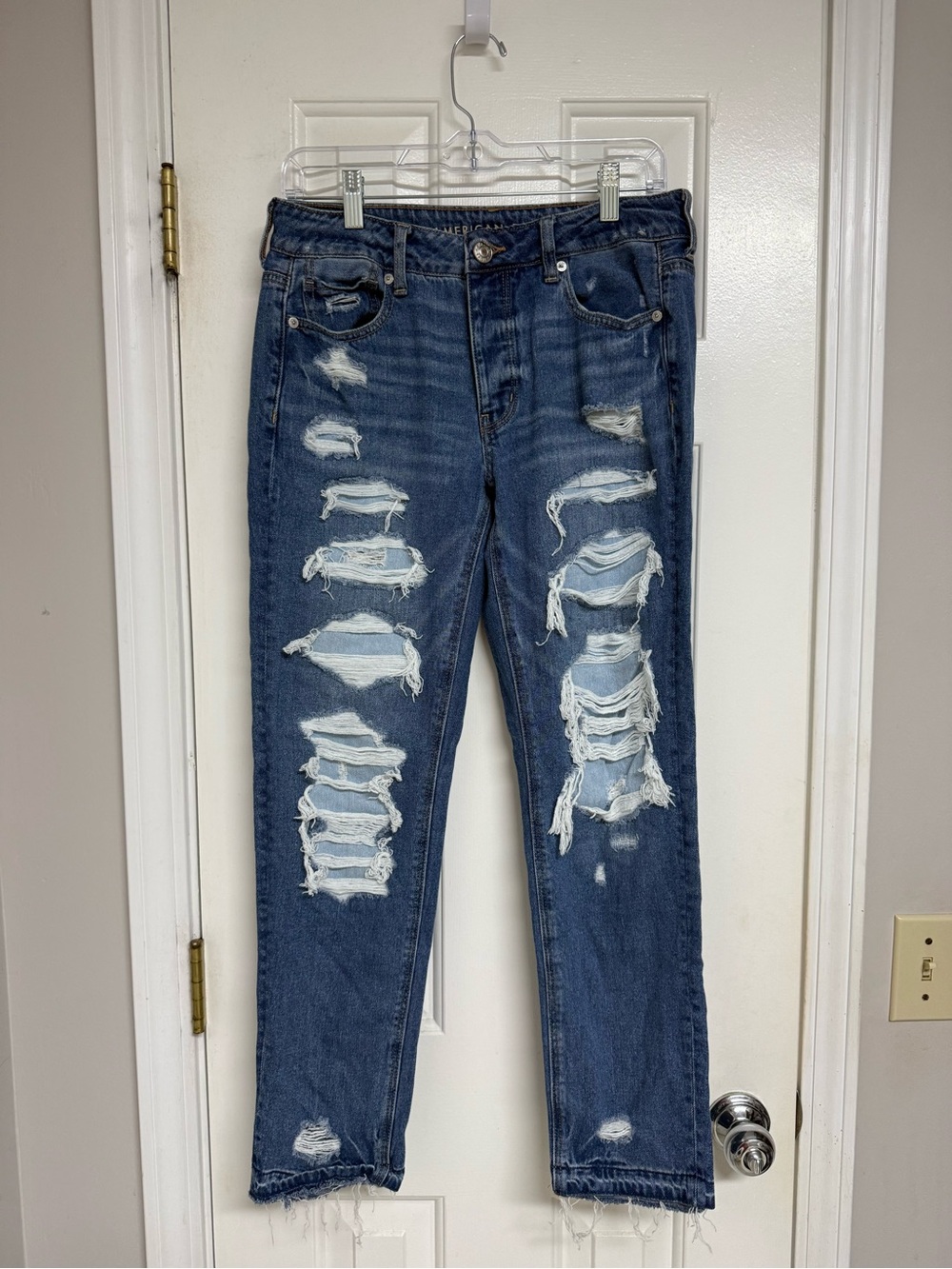 AE Distressed Dark Blue Women’s Tomgirl Ripped Jeans